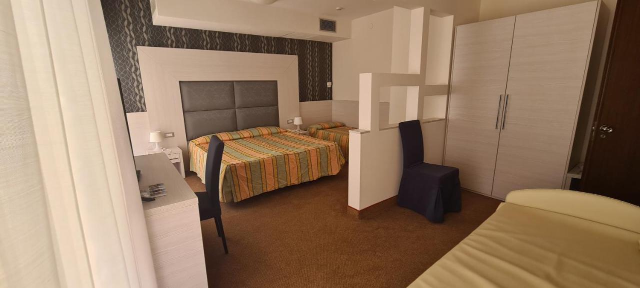 Hotel Eros Lignano Sabbiadoro Dış mekan fotoğraf