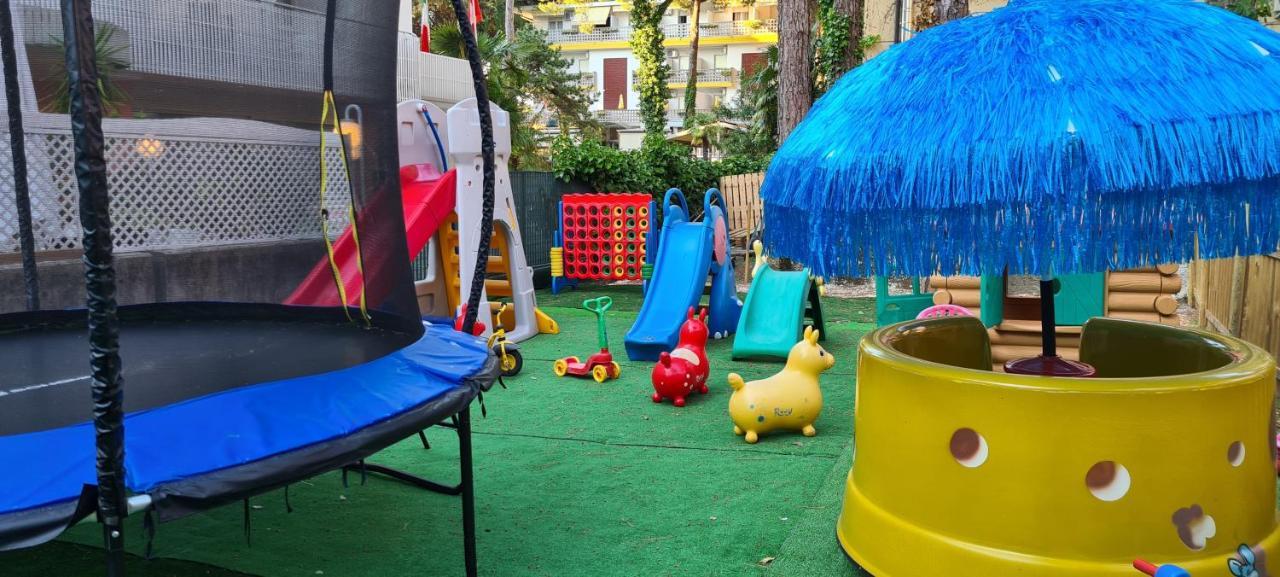 Hotel Eros Lignano Sabbiadoro Dış mekan fotoğraf