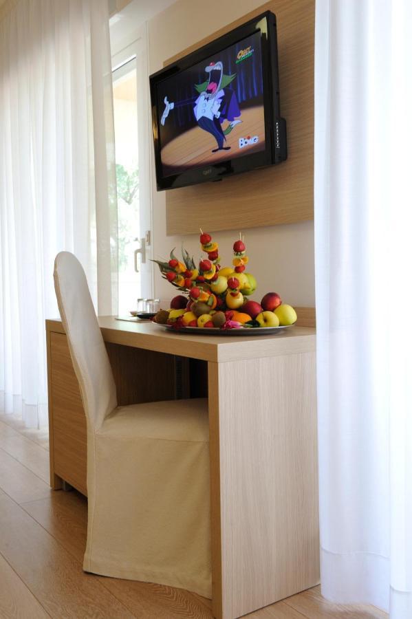 Hotel Eros Lignano Sabbiadoro Dış mekan fotoğraf