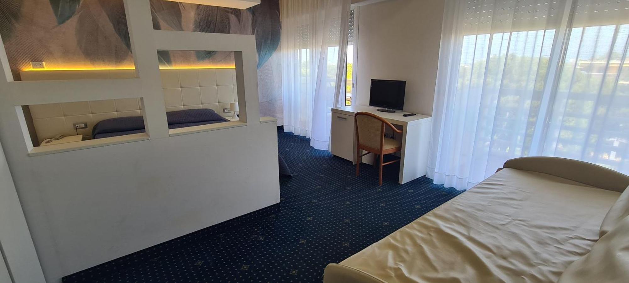 Hotel Eros Lignano Sabbiadoro Dış mekan fotoğraf