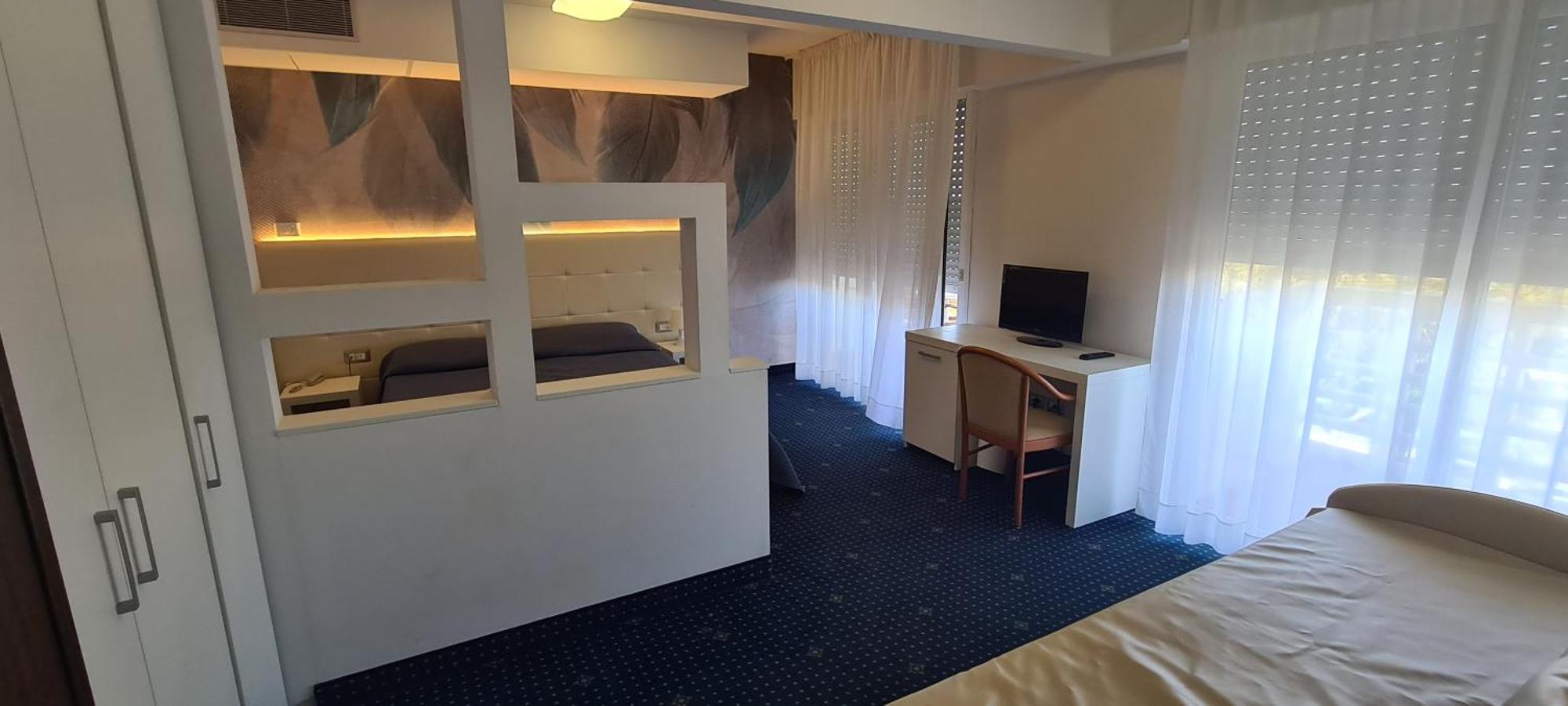 Hotel Eros Lignano Sabbiadoro Dış mekan fotoğraf