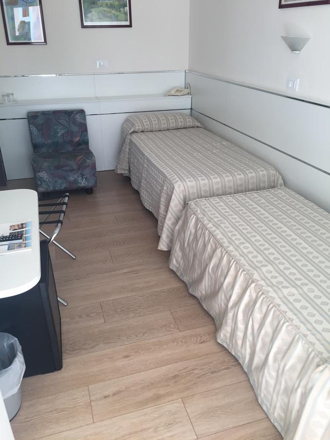 Hotel Eros Lignano Sabbiadoro Dış mekan fotoğraf