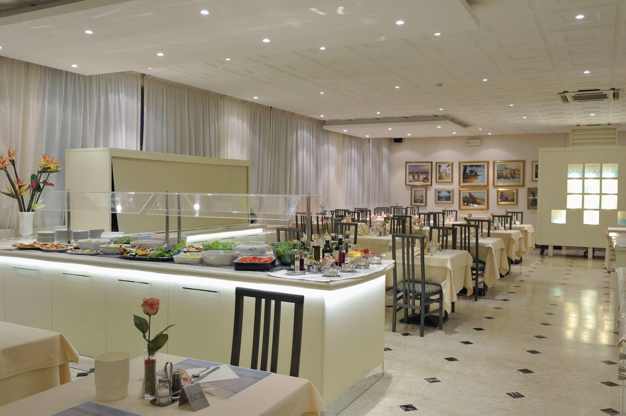 Hotel Eros Lignano Sabbiadoro Dış mekan fotoğraf