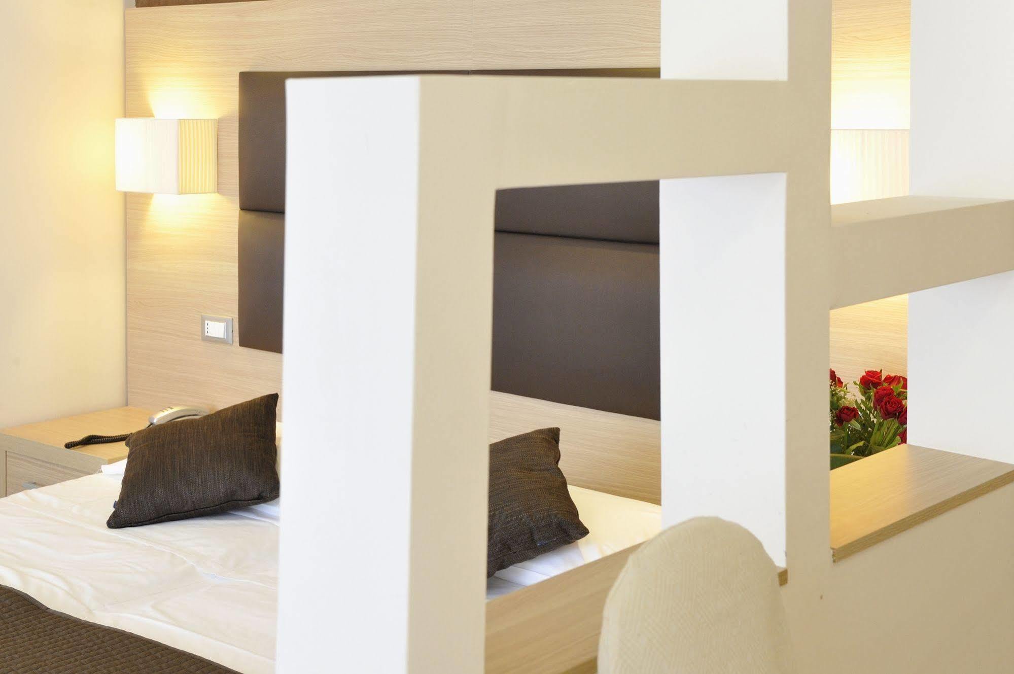 Hotel Eros Lignano Sabbiadoro Dış mekan fotoğraf
