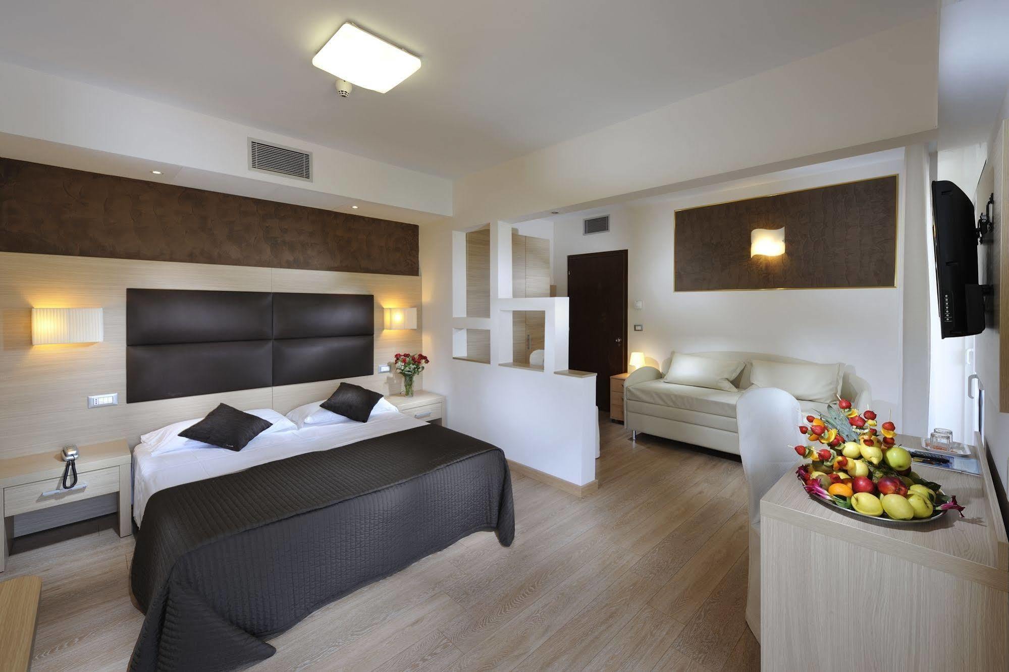 Hotel Eros Lignano Sabbiadoro Dış mekan fotoğraf