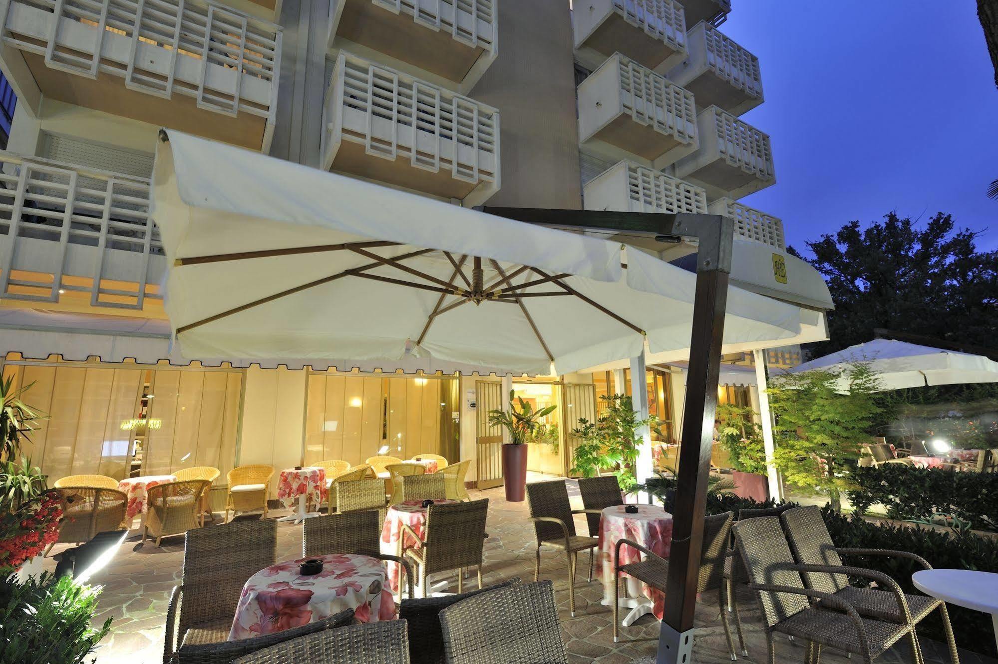 Hotel Eros Lignano Sabbiadoro Dış mekan fotoğraf
